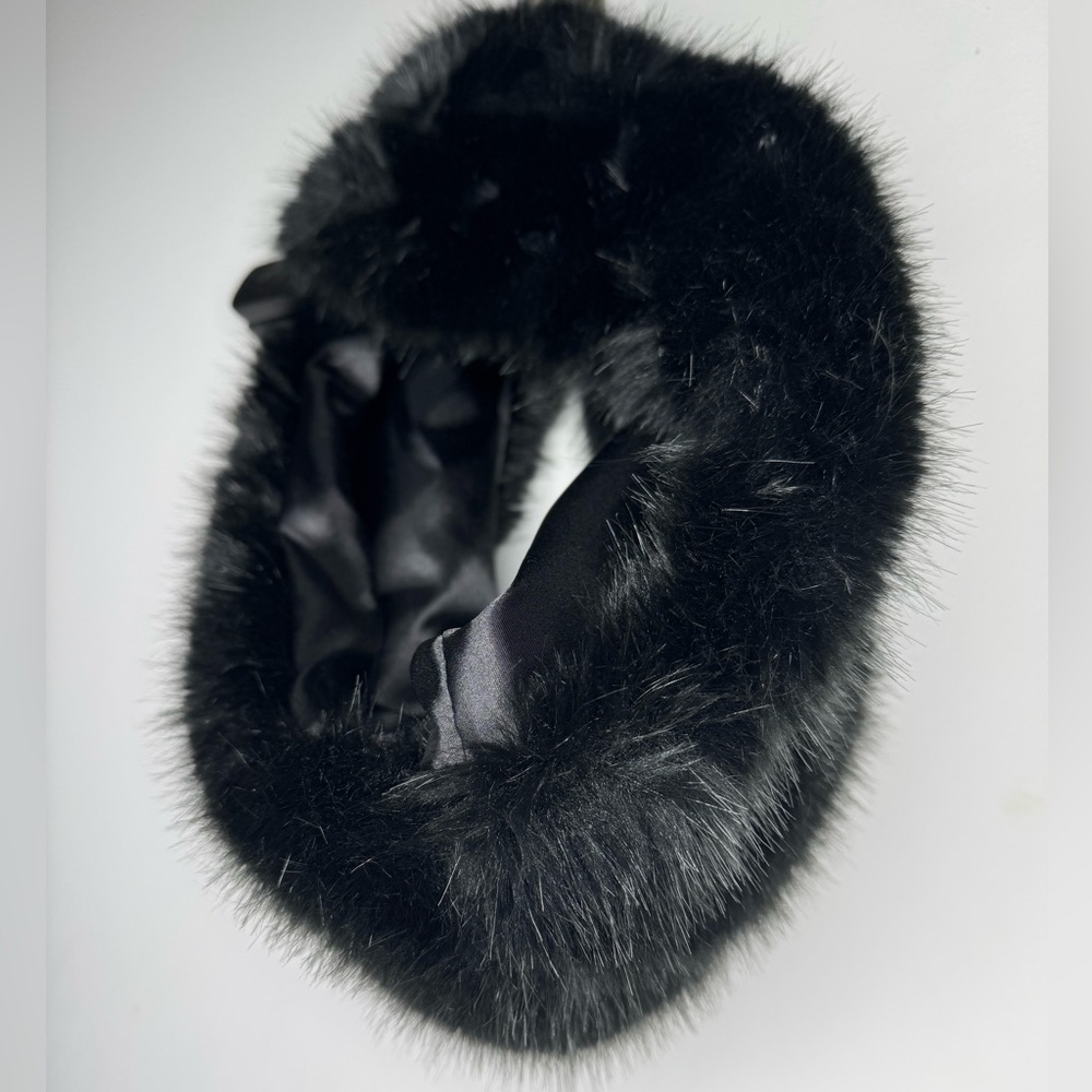 Black faux fur loop scarf